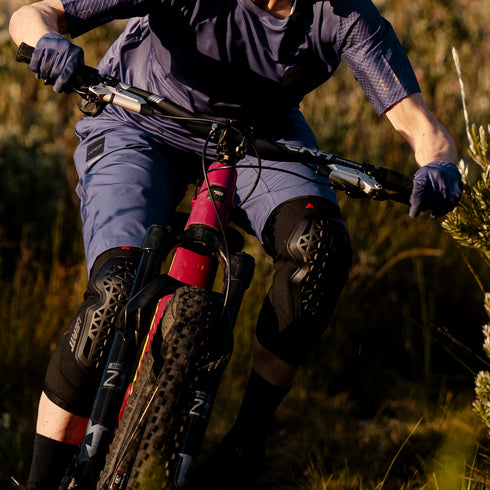 Leatt FlexMesh Knee Guard - Black
